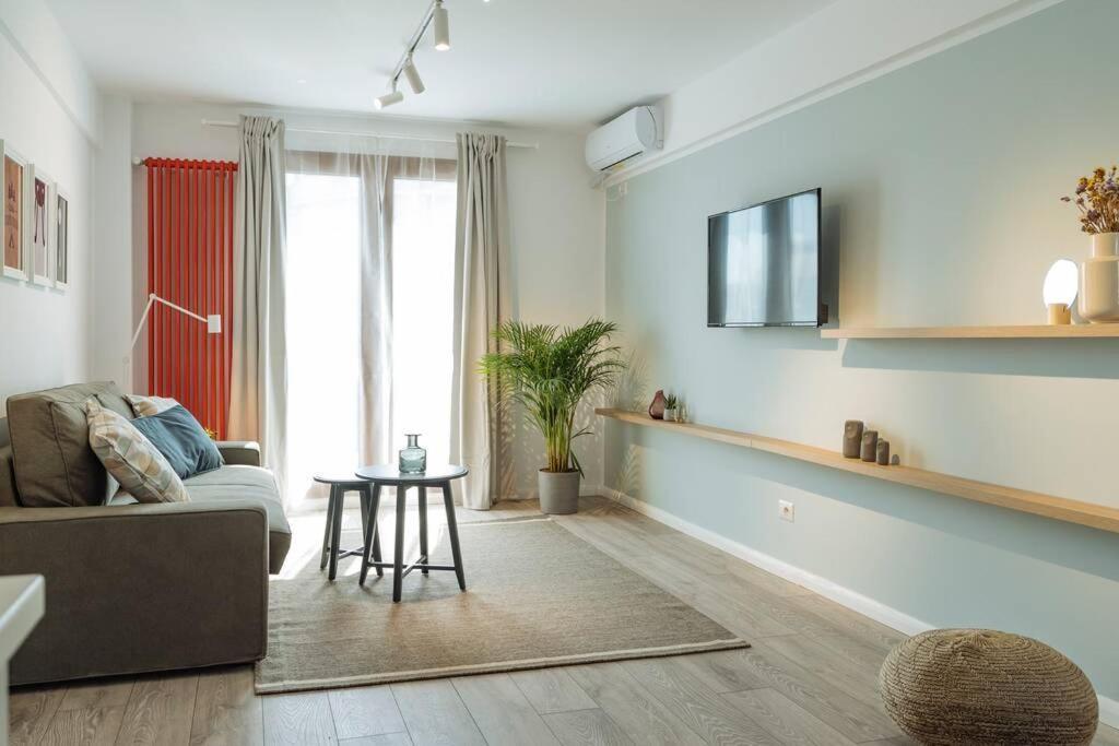 Sunny 2Br Flat - Old Town View Apartment Bukares Bagian luar foto