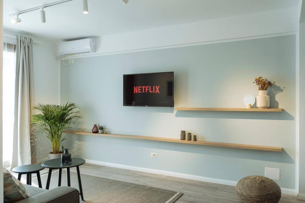 Sunny 2Br Flat - Old Town View Apartment Bukares Bagian luar foto