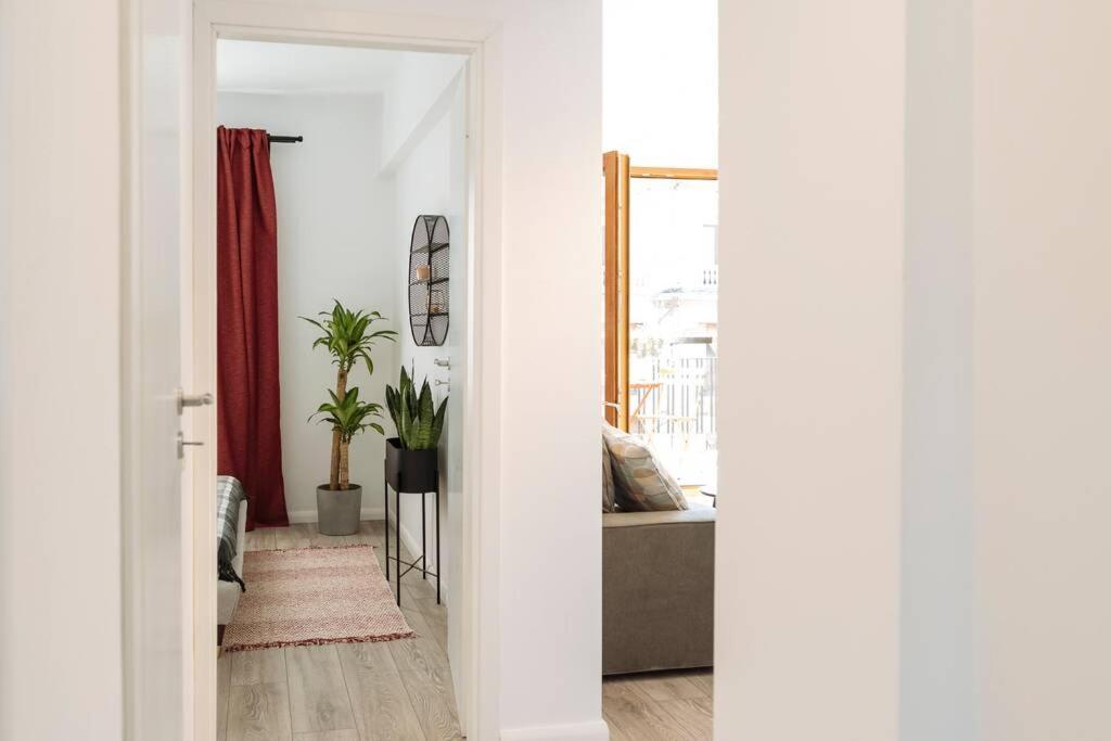 Sunny 2Br Flat - Old Town View Apartment Bukares Bagian luar foto