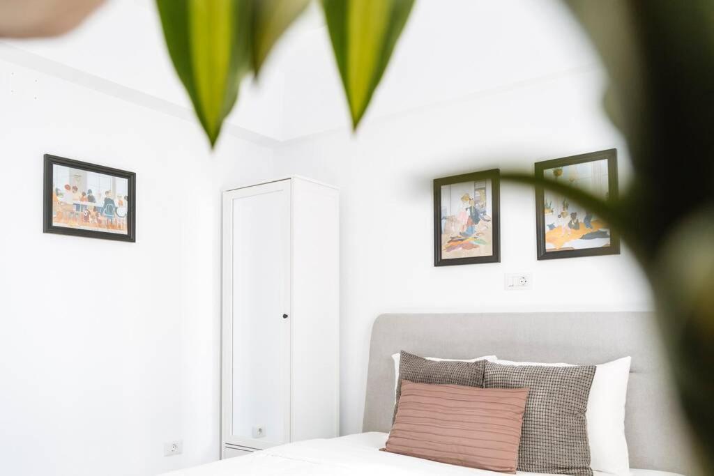 Sunny 2Br Flat - Old Town View Apartment Bukares Bagian luar foto